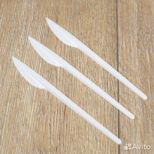 Одноразовые пластиковые столовые приборы