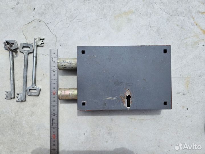 Замок ригельный