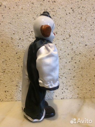 Статуэтка фарфор