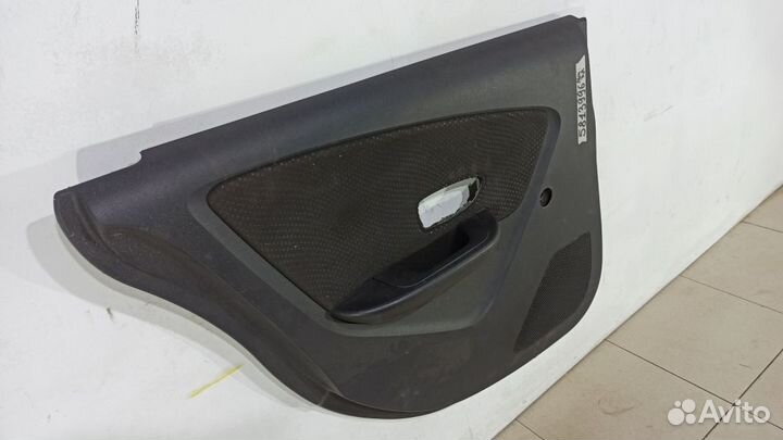 Обшивка двери задней левой