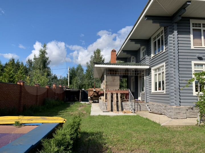 Коттедж 197 м² на участке 12 сот.