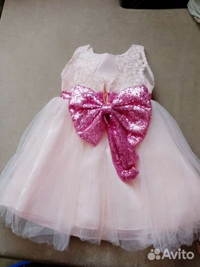 Платье на девочку 4-5 лет праздничное