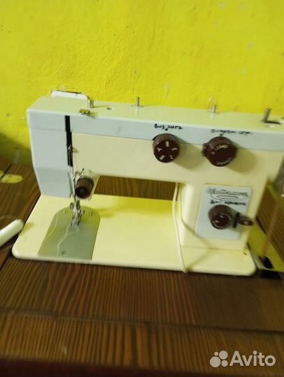 Швейная машина Чайка 143