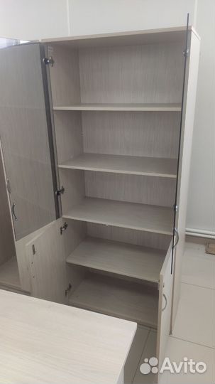 Стол + шкафы в офис