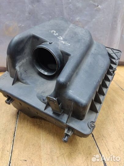 Корпус воздушного фильтра Opel Zafira B Z18XER