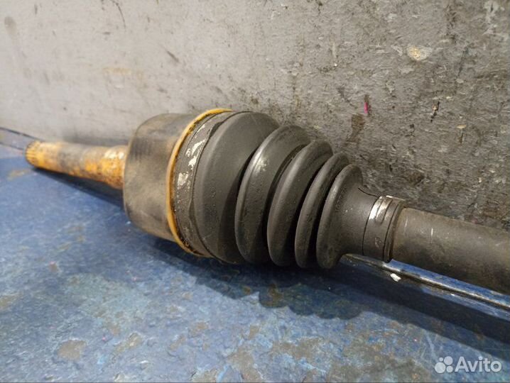 Привод передний правый Chrysler Voyager 4