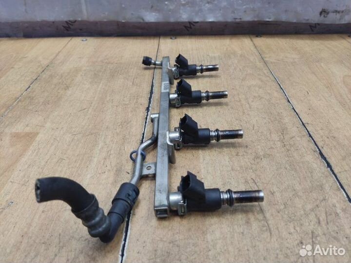 Топливная рампа Opel Astra H A16XER 2007