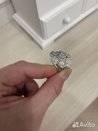 Кольцо с бриллиантом