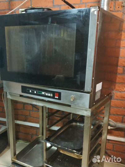 Пароконвектомат (печь) с подставкой