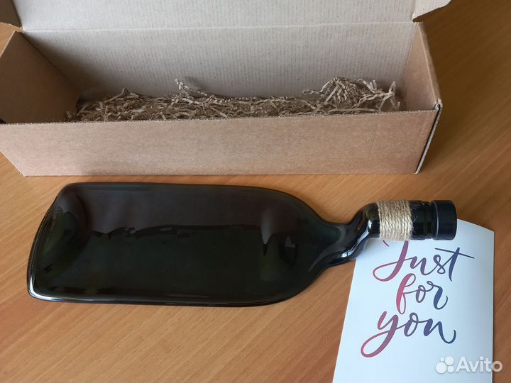 Тарелка сервировочная в виде бутылки