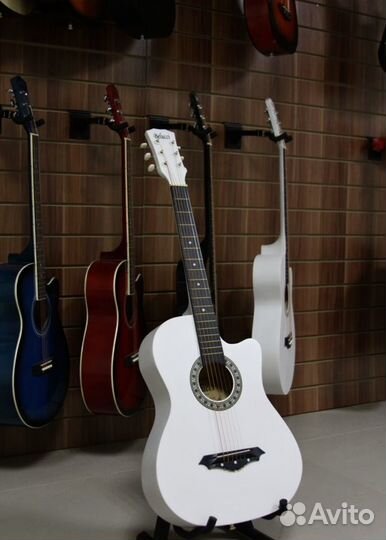 Акустическая гитара с чехлом
