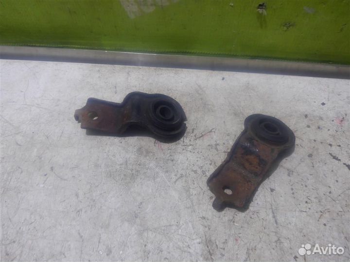 Кронштейн радиатора Тойота Хайлендер