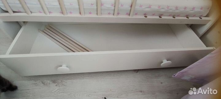 Кроватка детская с маятником