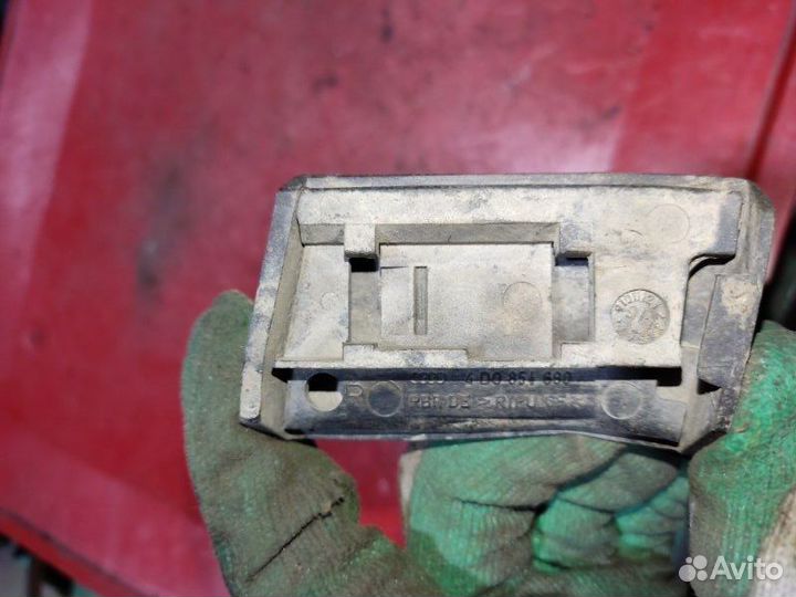 Молдинг крыла задний правый Audi A8 D2 седан ACK