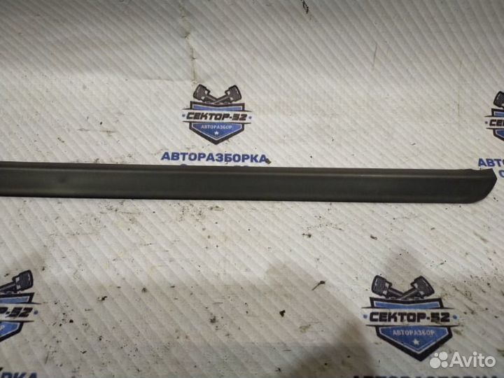 Уплотнитель стекла двери передний Renault Sandero