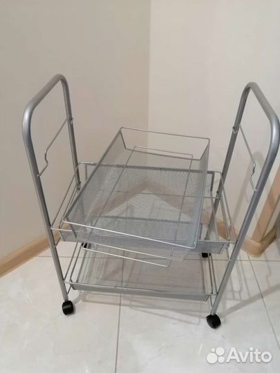 Этажерка на колесиках металлическая