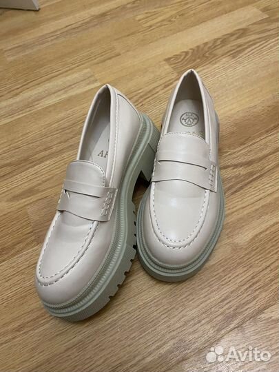 Женская одежда и обувь