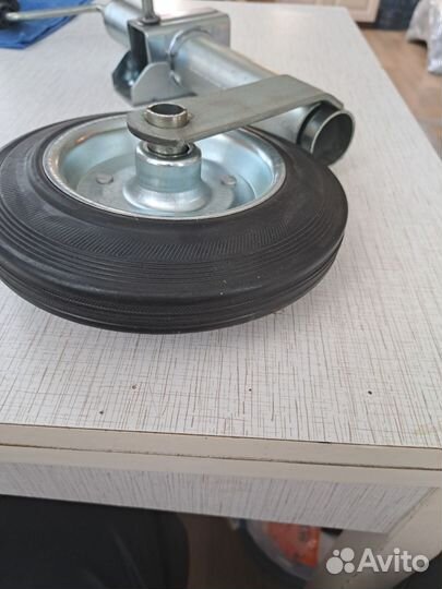 Опорное колесо к легковому прицепу