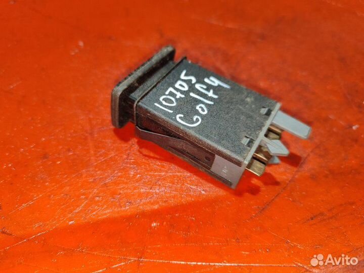 Кнопка аварийной сигнализации Volkswagen Golf 4