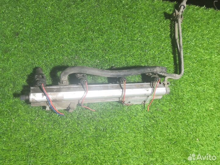 Топливная рампа с форсунками Volvo s40 1,6