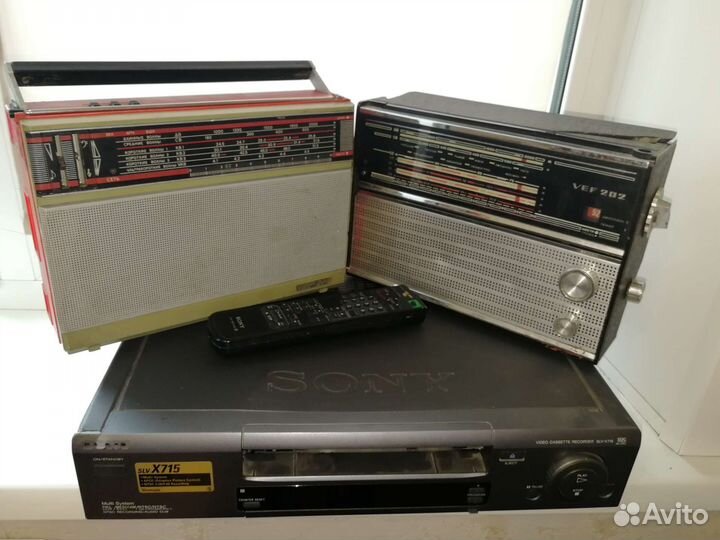 Радио приемник СССР. Видео магнитофон sony