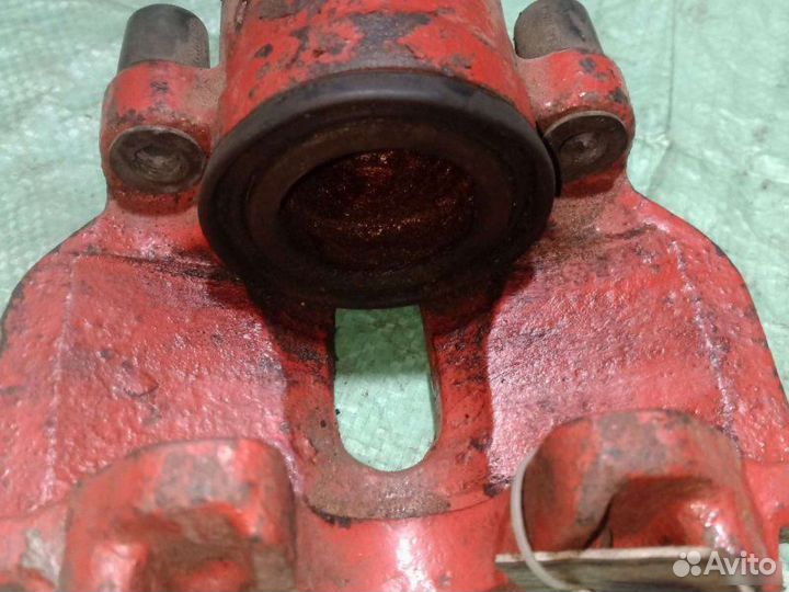 Суппорт передний правый Audi A6 C4