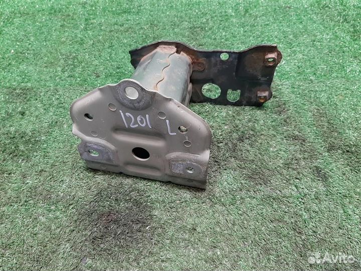 Кронштейн усилителя бампера Toyota Verso R2 2009