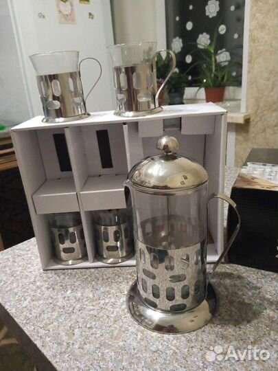 Заварочный чайник со стаканами