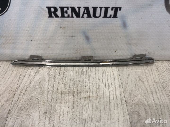 Молдинг решетки радиатора накладка Renault logan s