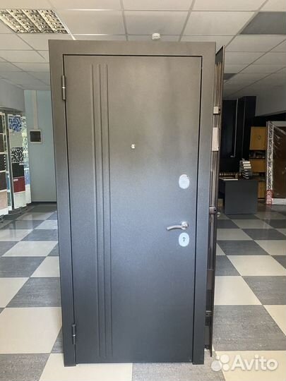 Дверь входная металлическая новая