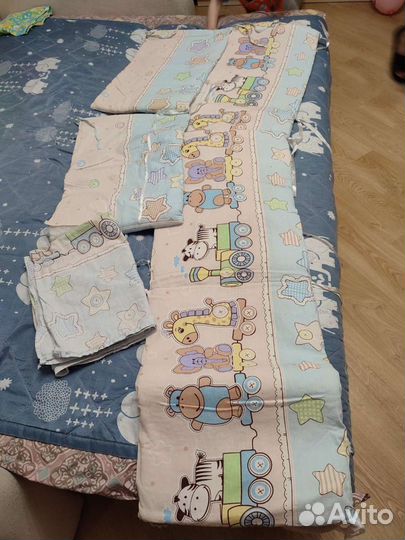 Бампер для детской кроватки с постельным бельём