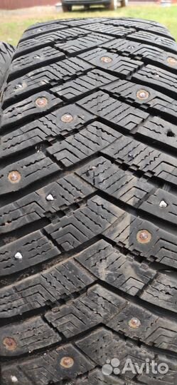 Goodyear UltraGrip Ice Arctic SUV 215/65 R17 99T