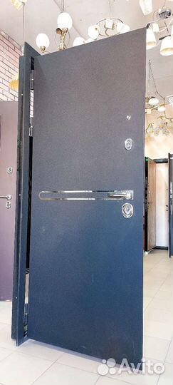 Входная дверь с зеркалом