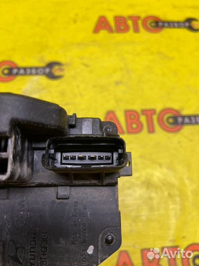 Замок двери передний правый Hyundai Elantra HD