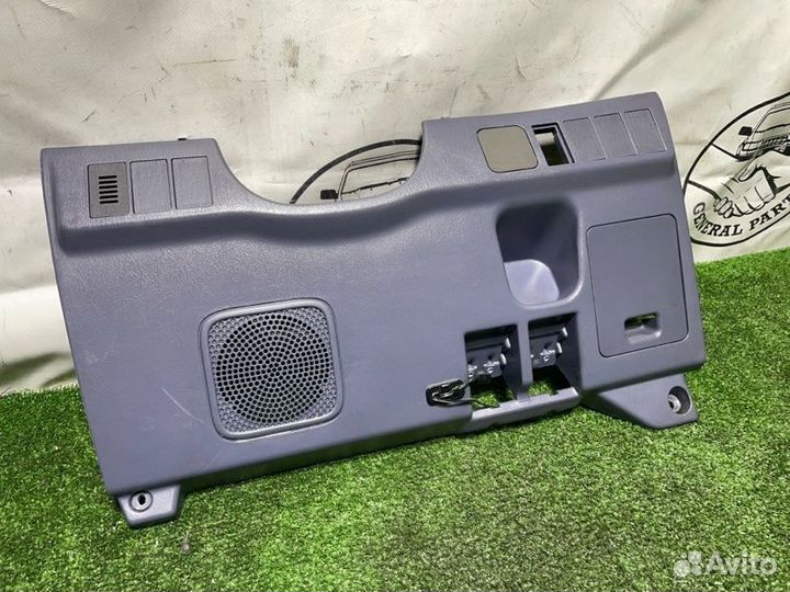 Консоль под рулевой колонкой Toyota Land Cruiser