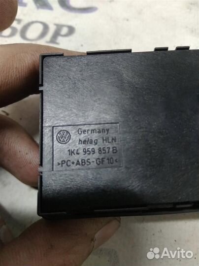 Блок управления стеклоподъемниками VW Tiguan 2007