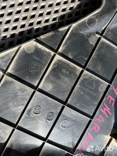 Обшивка стойки задняя правая нижняя Geely