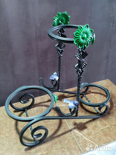 Кованая подставка для цветов