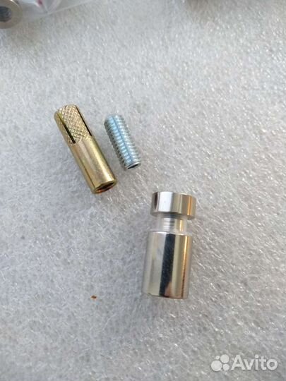Дистанционный держатель табличек