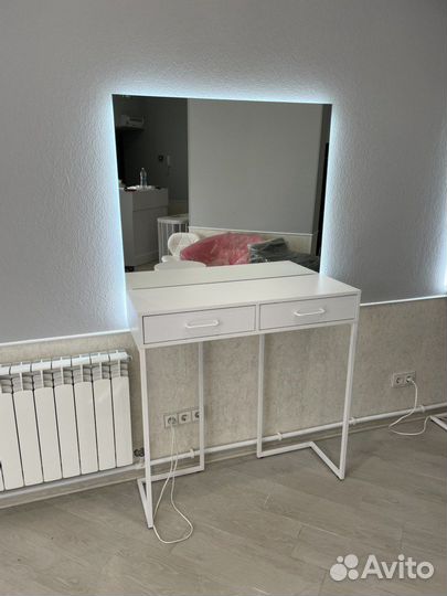 Гримерный столик в салон красоты