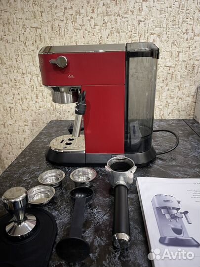 Рожковая кофеварка DeLonghi Dedica Style EC 685
