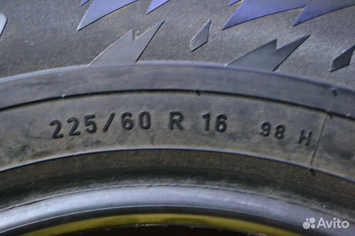 Pirelli Winter 210 Asimmetrico 225/60 R16