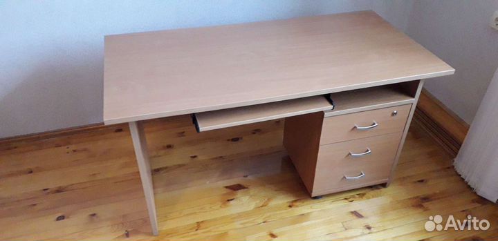 Компьютерный письменный стол