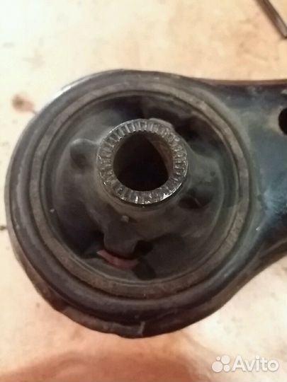 Рычаг передний правый нижний Toyota Camry V50