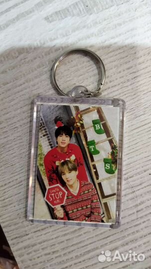 Значки и брелок BTS 2018
