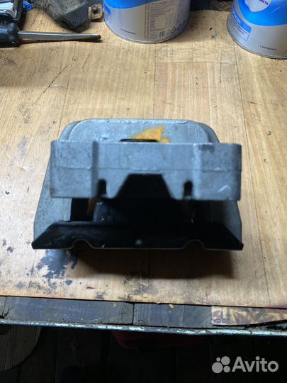 Подушка двигателя гольф 4 golf 4