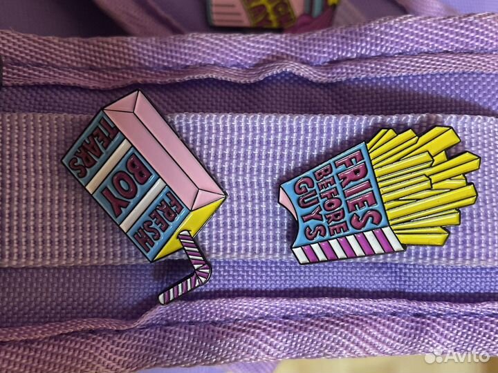 Значки пины модные