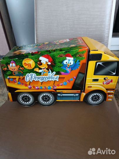 Картонная машинка под подарок