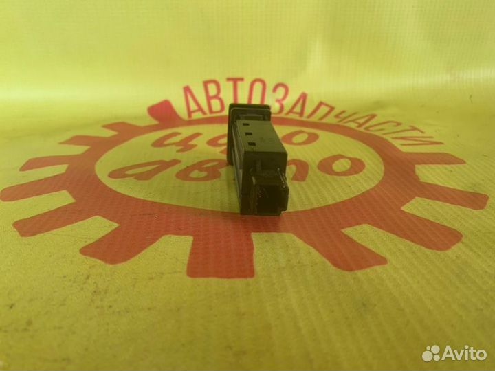 Кнопка обогрева лобового стекла Toyota Rav4 XA30