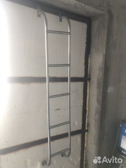 Лестница на заднюю дверь. Хайс 200 высокая крыша